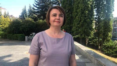 Вчителька з Маріуполя волонтерить у Тернополі та шукає роботу за фахом