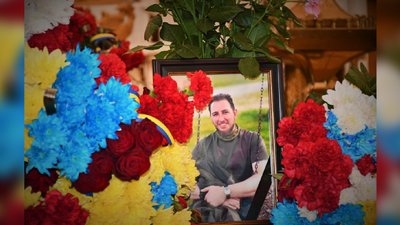 На Чернігівщині попрощалися з чотирма бійцями, які загинули при виконанні бойових завдань На Чернігівщині попрощалися з чотирма бійцями, які загинули при виконанні бойових завдань