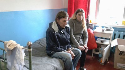 ПЕРЕСЕЛЕНЦІ ЖИВУТЬ В КОЛИШНІЙ АМБУЛАТОРІЇ