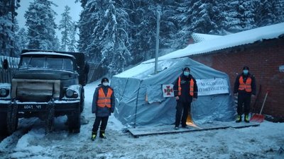 Пункт обігріву на Яблунецькому перевалі Пункт обігріву на Яблунецькому перевалі