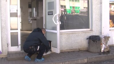 Двоє чоловіків у масках обікрали обмінник валют у Луцьку Двоє чоловіків у масках обікрали обмінник валют у Луцьку