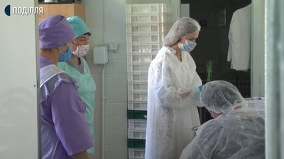 18 навчальних закладів обласного центру перевірили фахівці Держпродспоживслужби. Фото: Суспільне Поділля 18 навчальних закладів обласного центру перевірили фахівці Держпродспоживслужби. Фото: Суспільне Поділля