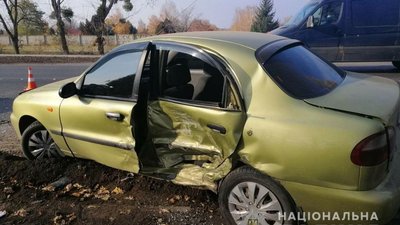 Під Полтавою зіткнулися легковики: пасажир одного з них помер у «швидкій»