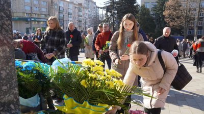 У Житомирі вшанували пам’ять українського поета Тараса Шевченка У Житомирі вшанували пам’ять українського поета Тараса Шевченка