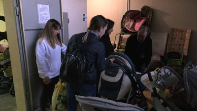 Потреба є завжди: у Черкасах збирають візочки для дітей переселенців