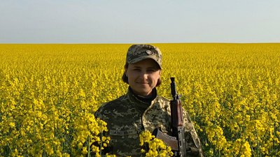 "Тато не сумнівався, що я піду у ТрО". Історія вчительки з Чернівців, яка вже рік на фронті "Тато не сумнівався, що я піду у ТрО". Історія вчительки з Чернівців, яка вже рік на фронті