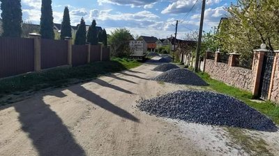Жителі села на Житомирщині зібрали 40 тисяч гривень та самостійно відремонтували дорогу Жителі села на Житомирщині зібрали 40 тисяч гривень та самостійно відремонтували дорогу