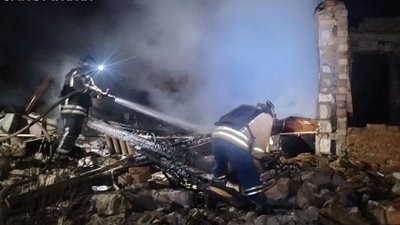 Рятувальники гасять пожежу, Запорізька область, 30 березня 2026