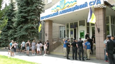 Суд щодо вбивства у Каховці в новорічну ніч перенесли - не з'явився підозрюваний