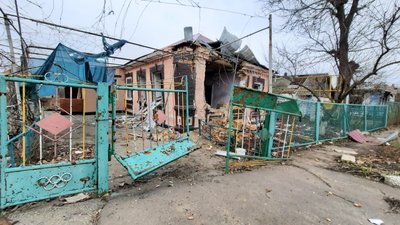 "Тут військових немає, б’ють по мирному населенню". Як у прифронтовому Оріхові продовжують жити місцеві мешканці "Тут військових немає, б’ють по мирному населенню". Як у прифронтовому Оріхові продовжують жити місцеві мешканці