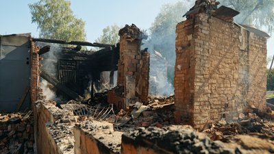 "Було дуже страшно, коли він летів": жителі Могриці на Сумщині розповіли про влучання російського дрона в магазин