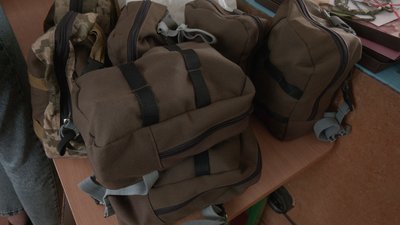 У вінницькому ліцеї шиють військову амуніцію на передову У вінницькому ліцеї шиють військову амуніцію на передову