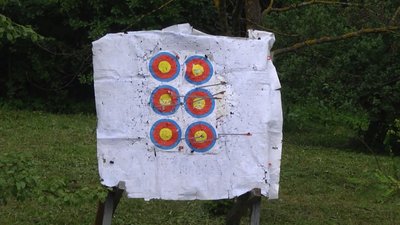 Мішень, у яку потрібно влучити стріляючи з лука. Мішень, у яку потрібно влучити стріляючи з лука.