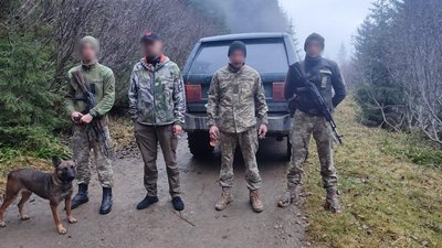 3000 пачок сигарет виявили закарпатські прикордонники в автомобілі неподалік українсько-румунського кордону