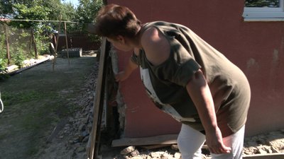 Кут будинку Олени, який зруйнувала техніка росіян Кут будинку Олени, який зруйнувала техніка росіян