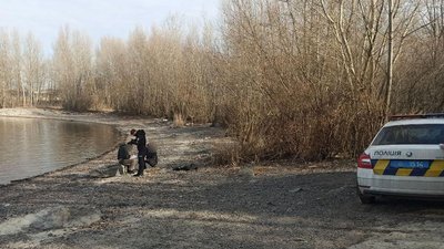 Поліцейські складають протокол Поліцейські складають протокол