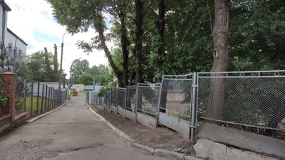 Призовник, який випав з вікна, перебуває у лікарні Призовник, який випав з вікна, перебуває у лікарні