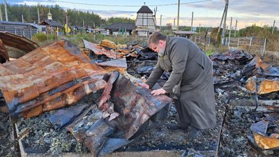 svyashennyk_na_ruinach_cerkvy_u_ruskych_tyshkach svyashennyk_na_ruinach_cerkvy_u_ruskych_tyshkach