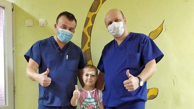 Львівські медики зробили операцію на мозку 9-річній дитині, а кістку з черепа зберігали у животі Львівські медики зробили операцію на мозку 9-річній дитині, а кістку з черепа зберігали у животі