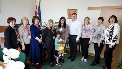 У Вінниці патронатна родина взяла на виховання 8-річну дівчинку