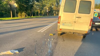 У Миколаєві мікроавтобус збив жінку на пішохідному переході