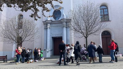 В Ужгороді християни західного обряду освячують паски В Ужгороді християни західного обряду освячують паски