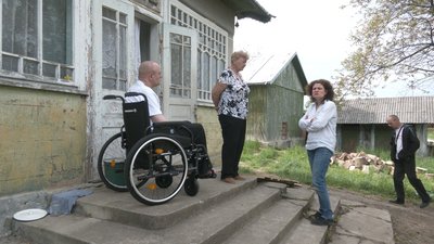 На Івано-Франківщині у покинутих будинках облаштовують домівки для переселенців з інвалідністю На Івано-Франківщині у покинутих будинках облаштовують домівки для переселенців з інвалідністю