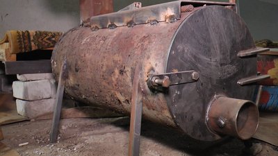 З генераторами та буржуйками. В Покровську в підвалах будинків облаштовують укриття З генераторами та буржуйками. В Покровську в підвалах будинків облаштовують укриття