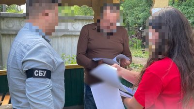посадовець