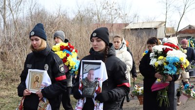 На Вінниччині попрощались з поліцейськими, які загинули під час ракетного обстрілу Одеси На Вінниччині попрощались з поліцейськими, які загинули під час ракетного обстрілу Одеси