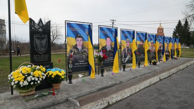 Алея Слави у Старому селі. 