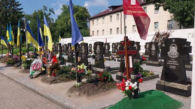 Алея Слави на Центральному кладовищі Алея Слави на Центральному кладовищі