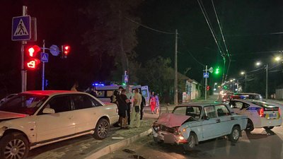 У Чернігові зіштовнулись «ВАЗ» та «Ауді»: 83-річна пасажирка в реанімації
