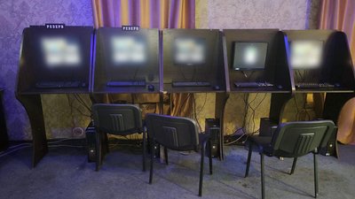 Налагодили нелегальний гральний бізнес: у Запоріжжі судитимуть шістьох місцевих жителів Налагодили нелегальний гральний бізнес: у Запоріжжі судитимуть шістьох місцевих жителів
