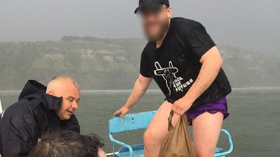 На Дністрі бійці ДСНС врятували відпочивальників на катамаранах. На Дністрі бійці ДСНС врятували відпочивальників на катамаранах.