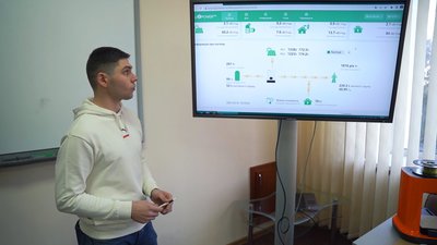 У вінницькому університеті розробили та встановили гібридну сонячну електростанцію У вінницькому університеті розробили та встановили гібридну сонячну електростанцію