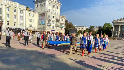 У Тернополі освятили та підняли прапор України У Тернополі освятили та підняли прапор України