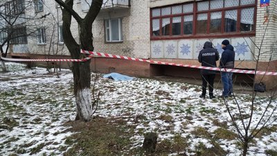 У Луцьку з балкону багатоповерхівки випало двоє неповнолітніх дівчат