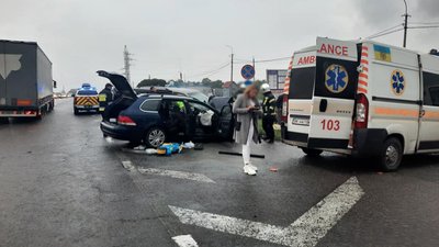 Зіткнення біля Рівного: у ДТП загинула жінка, кілька людей травмовані Зіткнення біля Рівного: у ДТП загинула жінка, кілька людей травмовані