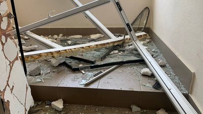 Під'їзд пошкодженого будинку Під'їзд пошкодженого будинку