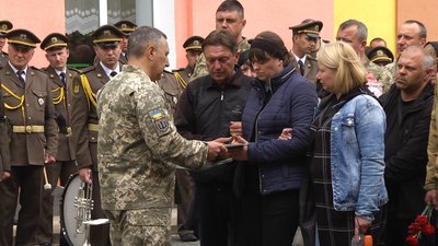 Дружині загиблого Героя, Віктор Бокій вручив грамоту скорботи Дружині загиблого Героя, Віктор Бокій вручив грамоту скорботи