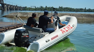 У Дніпрі надзвичайники доставили на берег чотирьох дітей