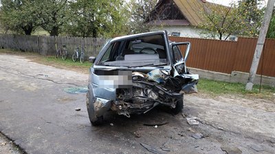 На Рівненщині троє неповнолітніх травмувались в аварії На Рівненщині троє неповнолітніх травмувались в аварії