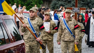 В Ужгороді попрощалися із полеглим на війні Андрієм Вовченком В Ужгороді попрощалися із полеглим на війні Андрієм Вовченком