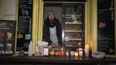Працюють при свічках та з генераторами. Репортаж зі Львова без електроенергії Працюють при свічках та з генераторами. Репортаж зі Львова без електроенергії