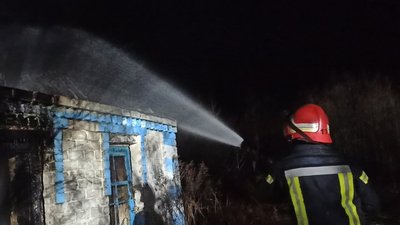 Вісім пожеж за добу ліквідували на Хмельниччині