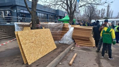 Що відбувається на місці атаки у Кривому Розі – фоторепортаж