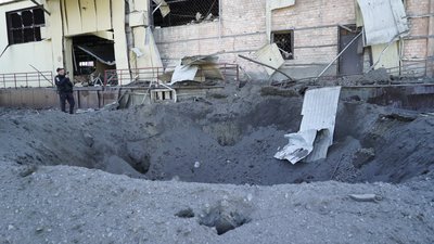 Уламки біля будинку та пожежа на складах: що відомо про ранковий обстріл Харкова 18 жовтня Уламки біля будинку та пожежа на складах: що відомо про ранковий обстріл Харкова 18 жовтня