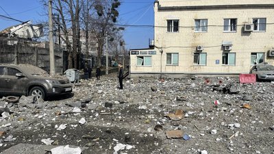Уламками понівечена кіностудія, де знімався "Довбуш" та "Поводир"