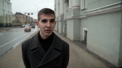 Гроші на ЗСУ в Чернігові, говорить учасник акції Нікіта Стрелок